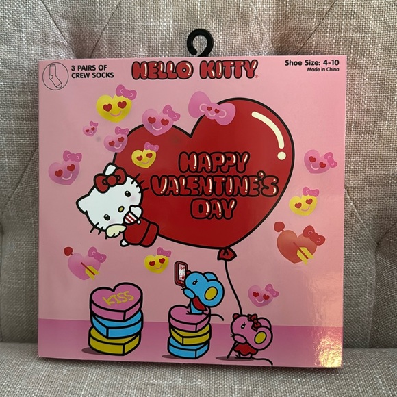 Hello Kitty Valentine’s Day Boxed Sock Set - 3 Pair - NIB - Picture 3 of 8